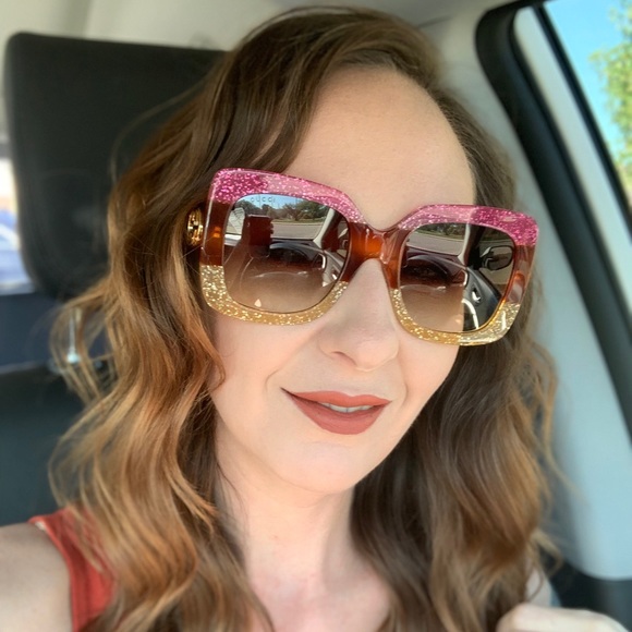 Meet your Posher, Savanna - Picture 4 of 4